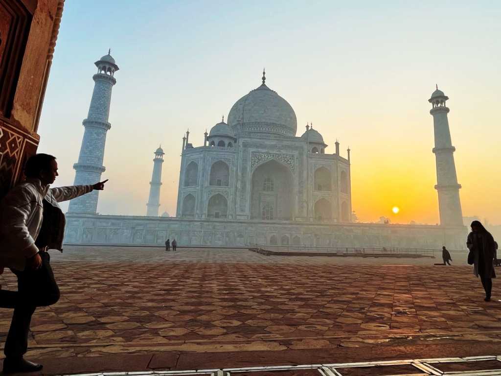 Romantic Sunset at the Taj Mahal: Day Trip from Delhi to Agra